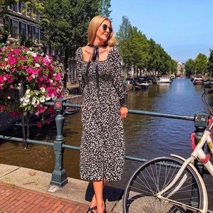 NWT H&M Smock Detail Puff Sleeve Dress BLOGGER FAVORITE!